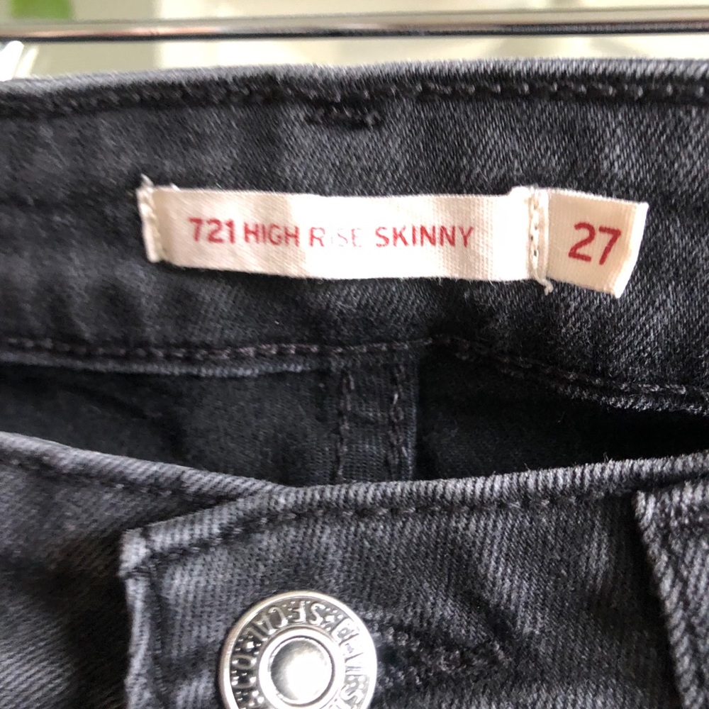 Levi’s 721 High Rise 🖤 - Picture 3 of 9